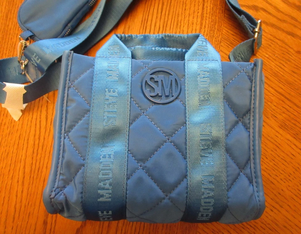 STEVE MADDEN~BOLSO BANDOLERA ACOLCHADO AZUL~NUEVO~Logo HOMBRO~Correa de guitarra Foto 2 de 4