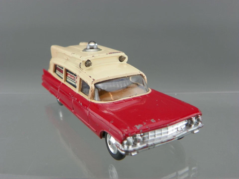 Vintage 1962 Corgi Toys 437 Diecast 1/43 Superior Ambulance On Cadillac Chassis - Image 3 of 4