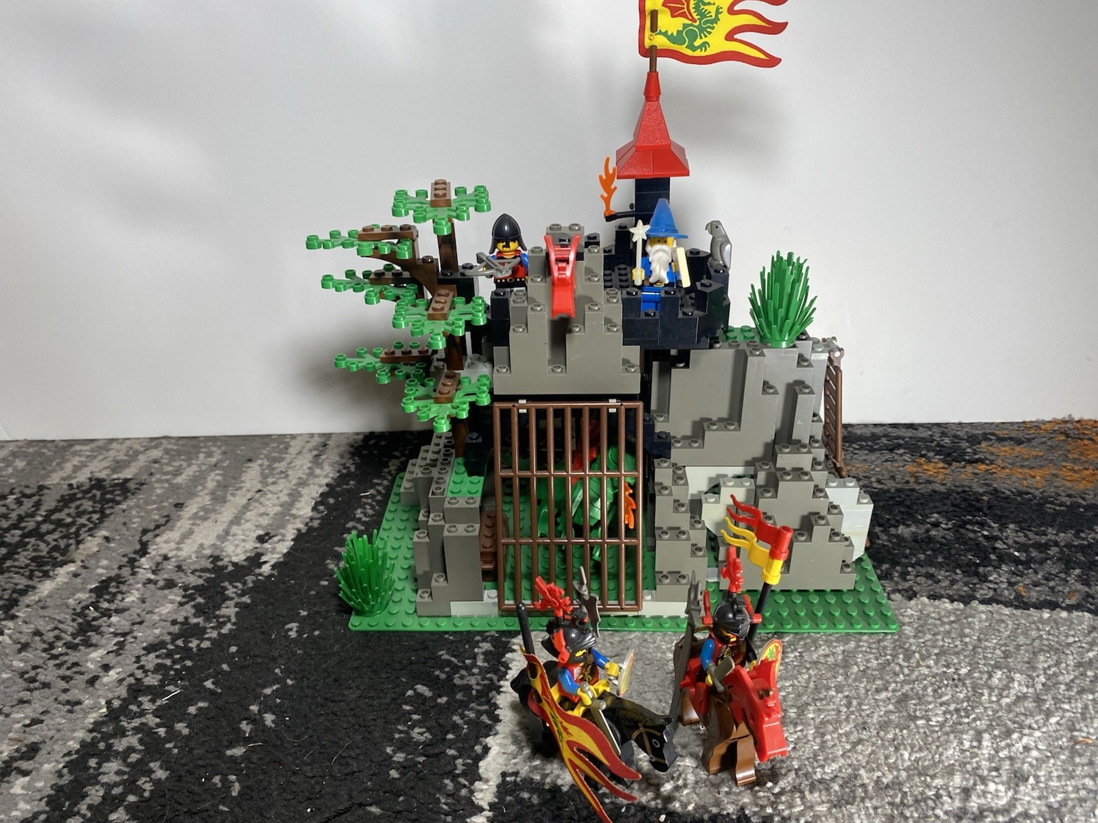 LEGO Castle 6076 Dark Dragon’s Den - No Box/manual - 99-100% Complete - vintage 