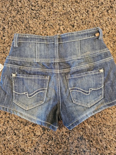 NUOVI PANTALONCINI PREMIUM QUASI FAMOSI DONNA TAGLIA 5 invecchiati - Foto 3 di 6