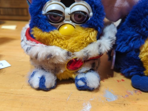 Hasbro Ltd Ed - Your Royal Majesty - Queen & King Electronic Furbys 1998 - Picture 3 of 21
