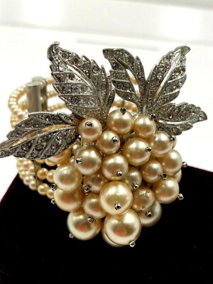 MIRIAM HASKELL MEMORY WIRE GRAPE CLUSTER & LEAVES BRACELET GRADUATED SILV PEARLS