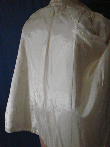 VTG 40s Satin CAPE Jacket Ivory Embroidered Lined PUFF SHOULDERS VGC L Bridal - Picture 8 of 8