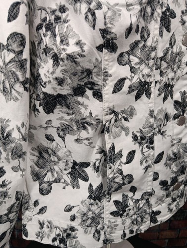 Croft & Barrow Damen-Langarmoberteil Größe M Blumenmuster weiß Freizeit Knopfleiste - Bild 13 von 15