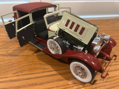 1930 PACKARD LeBARON 1/18 Scale Die cast by Signature Tan Body Red Fenders & Roo
