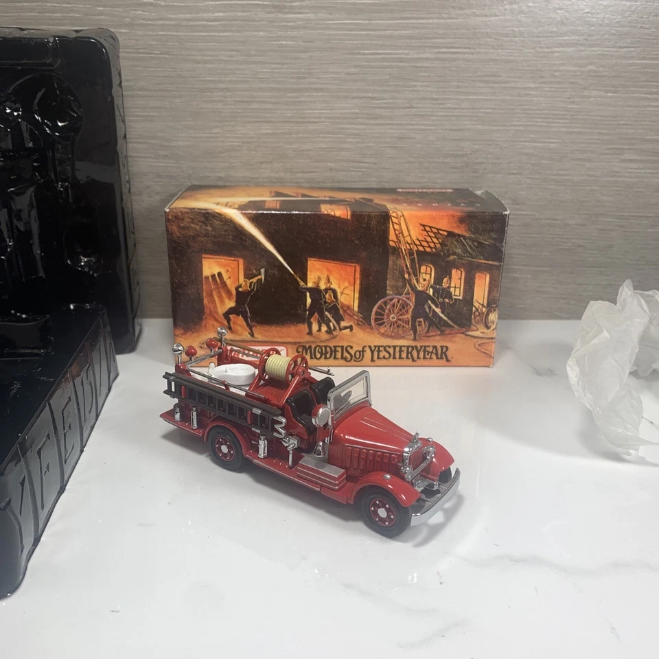 Modelos Matchbox de camión de bomberos de antaño serie 1935 Mack AB camión de bomberos YFE15 Foto 3 de 4