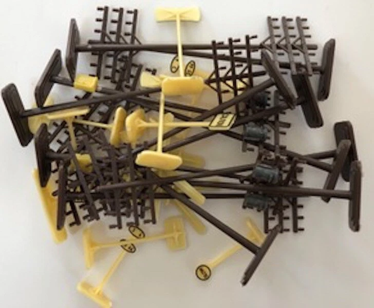 Juego de vías férreas Tyco Tru-Steele vintage años 70 lote grande-125 vías férreas + letreros Foto 2 de 3