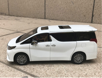 toyota alphard diecast