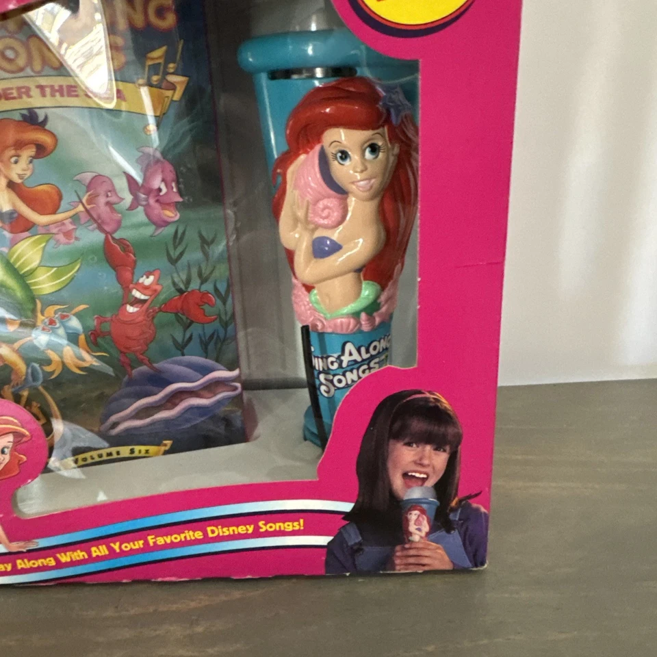 RARO - Micrófono Disney Sing Along Songs Little Mermaid VHS/Ariel Eco NUEVO Sello Foto 3 de 4