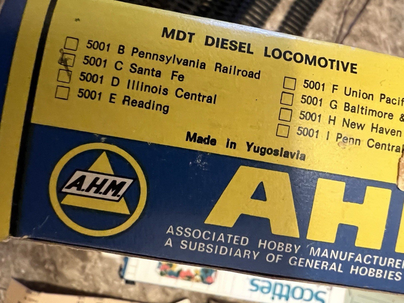 AHM HO Scale Train Set #63930 – MDT Diesel Locomotive 5001C – Santa Fe – Vintage thumbnail 7