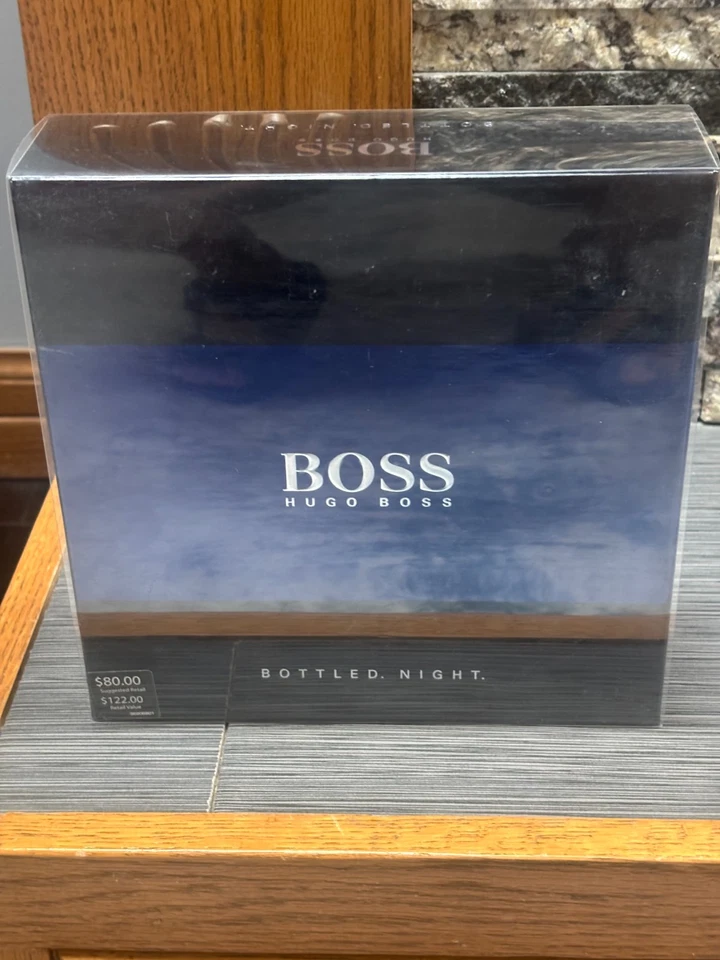 Hugo Boss Bottled Night Men's 3-Piece Gift Set, EDT/Shower Gel/After Shave Foto 4 de 4