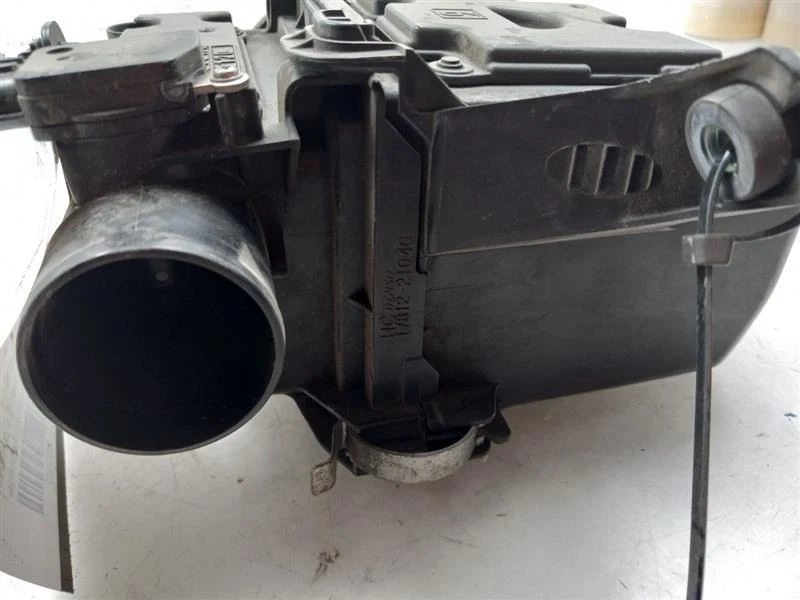 CAJA FILTRO AIRE TOYOTA PRIUS C 1.5L 4CYL 12-19 Foto 4 de 4