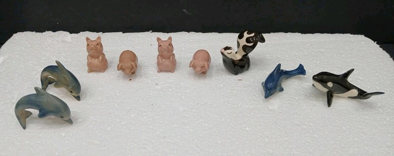 Hagen-Renaker 3 Dolphins, 1 Whale, 4 Pigs & 1 Skunk - Set Of 9