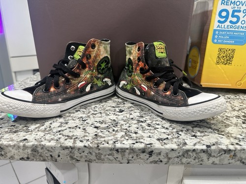 Chuck Taylor's Converse Looney Tunes High Top Marvin' The Martian Sneakers Sz 2
