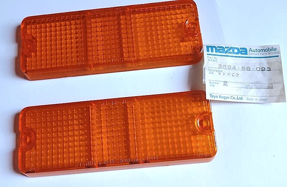 Genuine Stanley , Mazda B1600 B1800 Pickup UTE Turn Signal Light