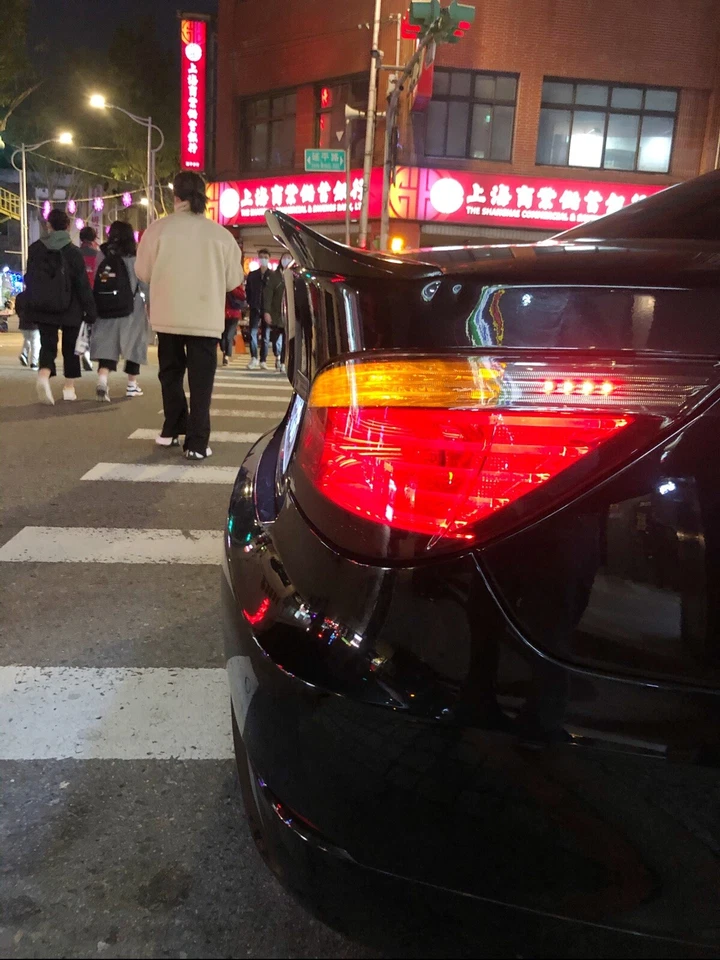 Painted ABS For BMW 04-10 E60 4DR 5-series Performance HIGH KICK trunk spoiler - Imagem 3 de 4