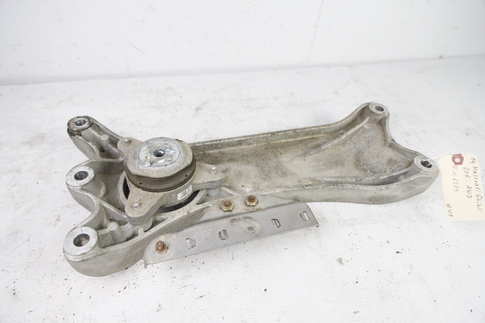 2014 - 2020 MASERATI GHIBLI S Q4 AUTO TRANSMISSION GEARBOX MOUNT BRACKET OEM
