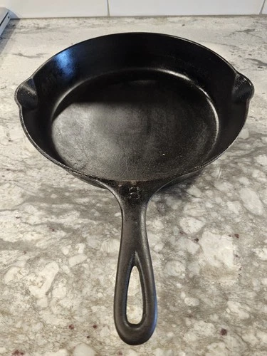 Vintage Griswold #8 704 B Cast Iron Skillet (Top)