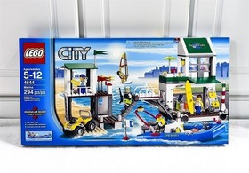 LEGO CITY MARINA 4644 BOAT BEACH TOWER QUAD BIKE SURFER DIVER 5 MINIFIGS MISB