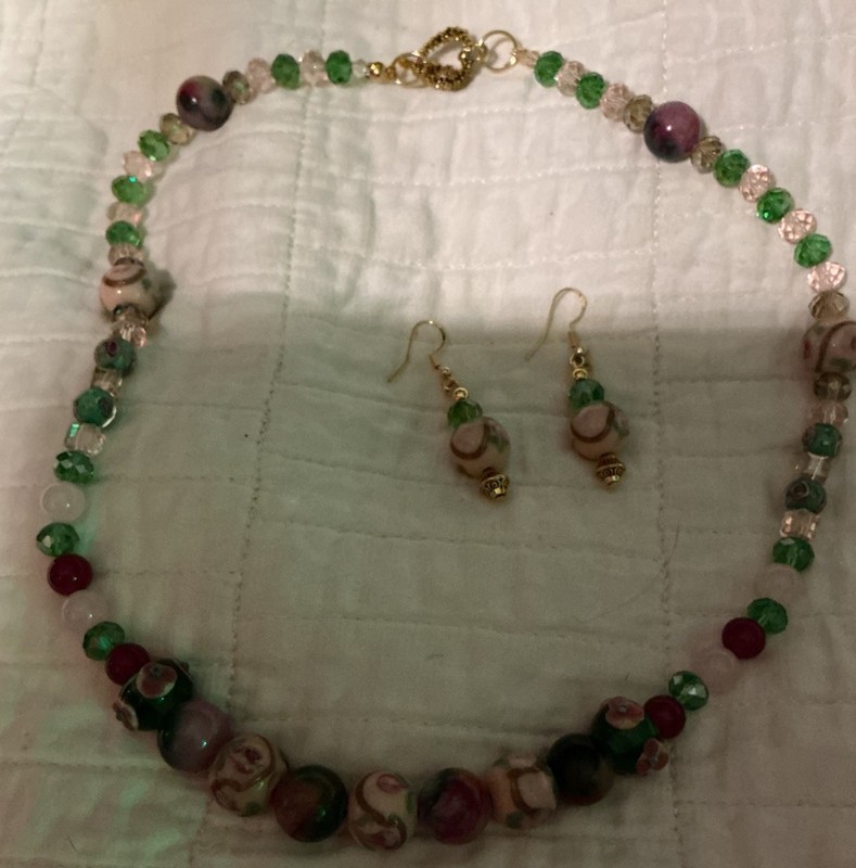 Artist Rosette Wedding Cake,lamp Works, Facet crystal Detail Gems Necklace Set