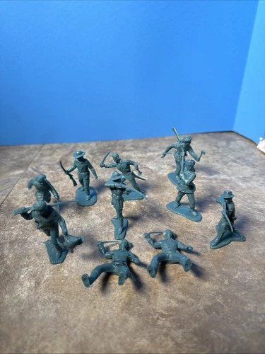 Marx Toys  Pioneers Defenders  Fort Apache Play Set Of 10 D