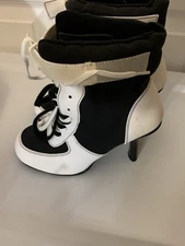 Funtasma Womens Sz 6 Referee-125- Black White Boot Heels