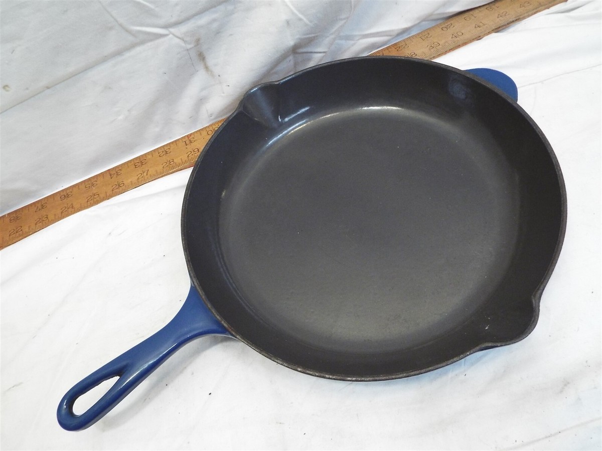 Vintage Le Creuset No. 26 Round Skillet Fry Pan Cast Iron
