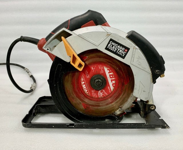 Chicago Electric 63290 7-1/4" 12-Amp Corded Circular Saw With Laser