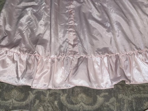 Vintage Kathryn Satin Pink Button Down Gown House Dress Womens Ruffle Edge NWT - 第 2/7 張圖片