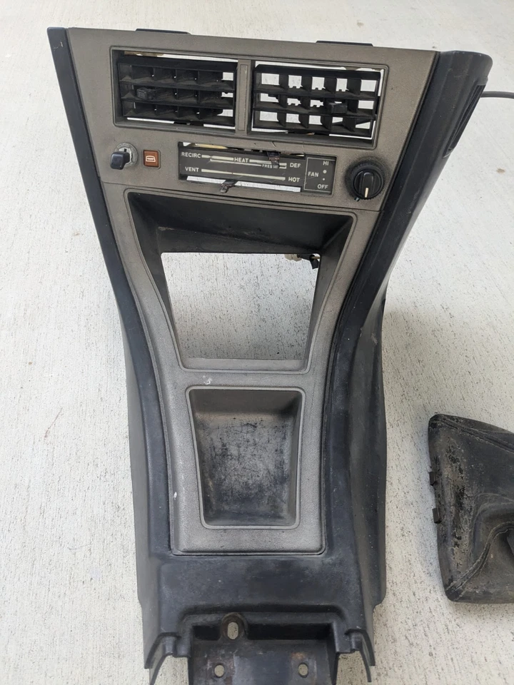 Toyota Corolla 1977 consola central moldura de palanca de cambios 58822-12170 LH Foto 4 de 4