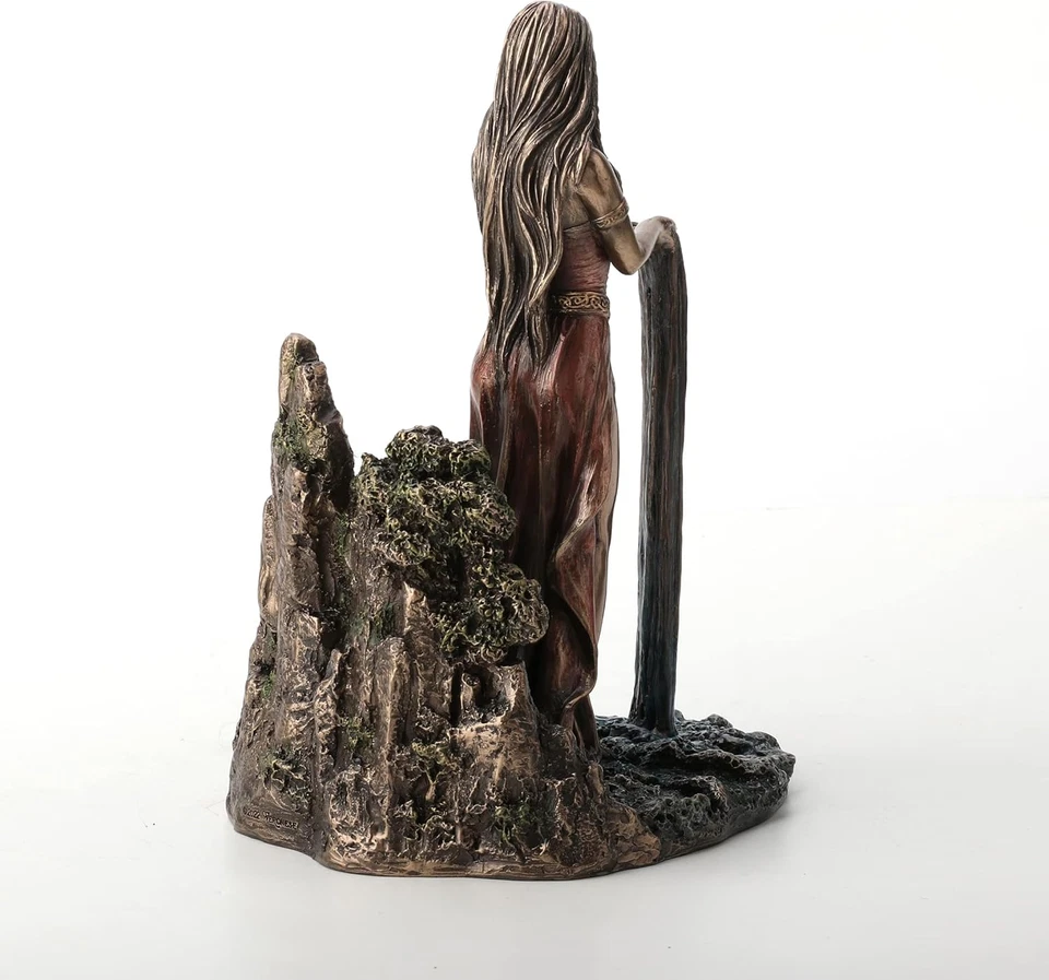 Escultura de resina de 9 pulgadas con acabado de bronce de diosa matriarca celta Danu Foto 4 de 4