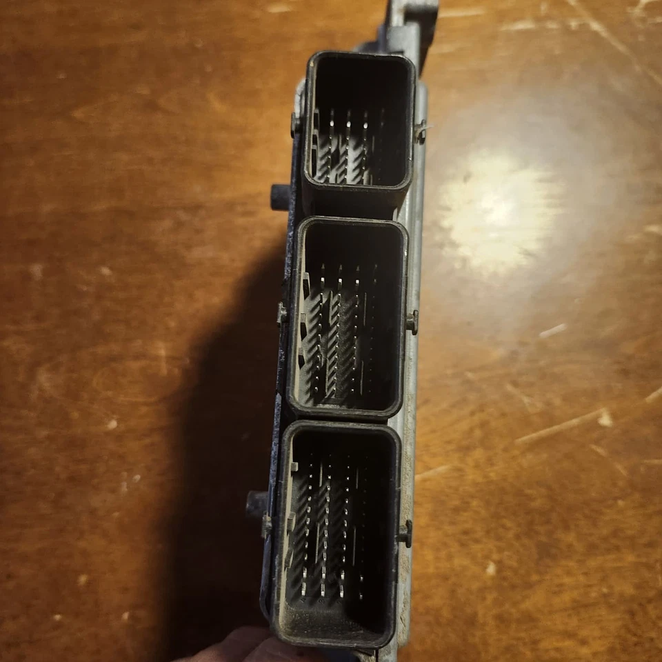 Módulo de control del motor Ford Fiesta 2013 ECU 5WY8768-GAH Foto 2 de 3