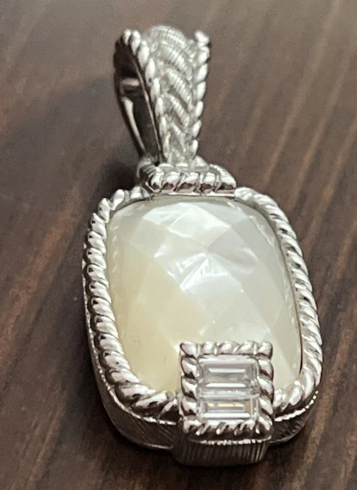 Colgante potenciador de torsión de cable madreperla Judith Ripka de plata esterlina Foto 3 de 4