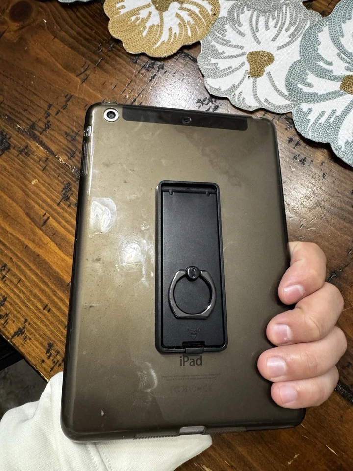 Celular Apple iPad Mini 3 3.ª generación 64 GB Wi-Fi + 4G LTE, A1600 - Gris espacial Foto 2 de 4