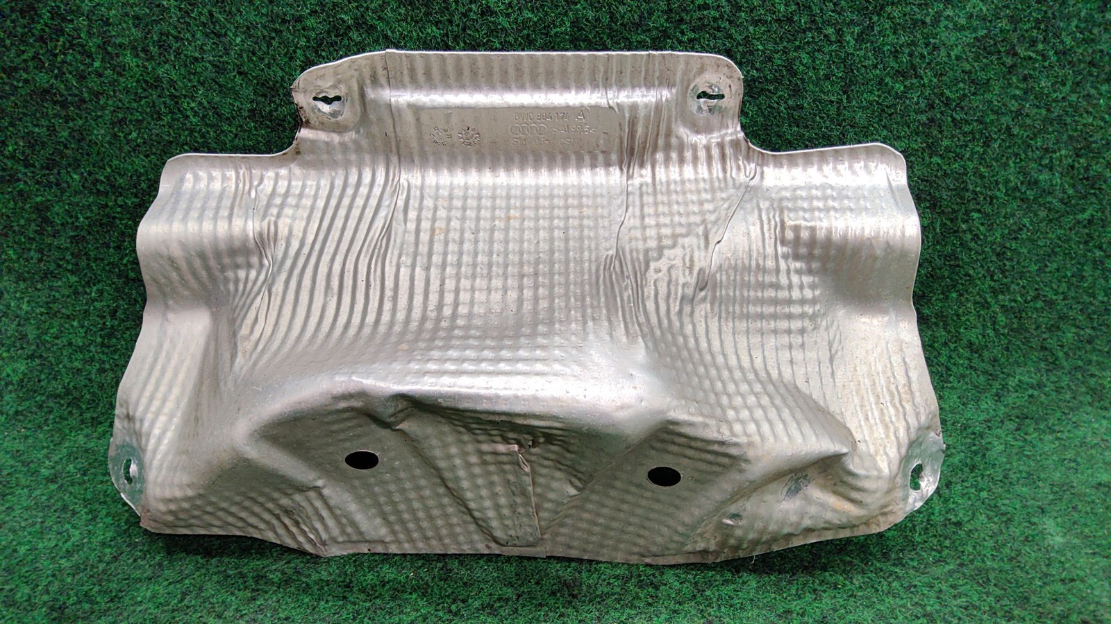 2017-2019 Audi A4 Quattro Center Rear Silencer Heat Shield Oem 8w0804174a