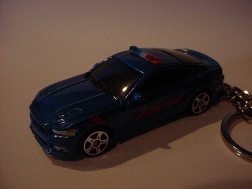 HOT 3D FORD MUSTANG GT POLICE CAR CUSTOM KEYCHAIN key keyring COP 1/64 maisto - Picture 3 of 3