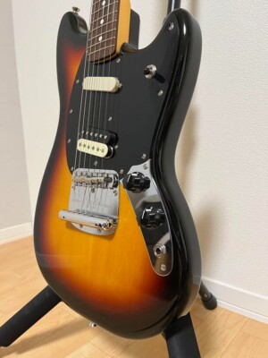 ギター Fender Mustang Limited Run Reverse Head Fender Mustang Limited Run Reverse Head Musical Instruments
