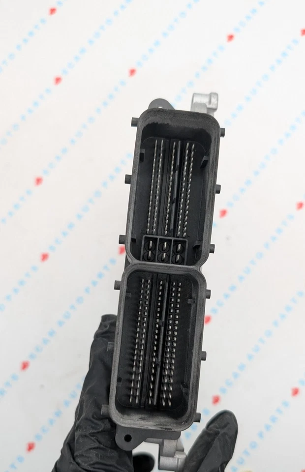 Hyundai Accent Bosch MEDG17.9.8 2015/39110-2BRB6 ECU 0261S12218 usado Foto 4 de 4