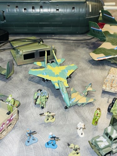 Enormi Micro Macchine Galoob LGTI Jet Militari Aerei Camion Veicoli Carri Armati - Foto 8 di 24