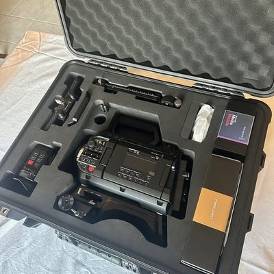 Black Magic URSA Cine 12k LF   EVF