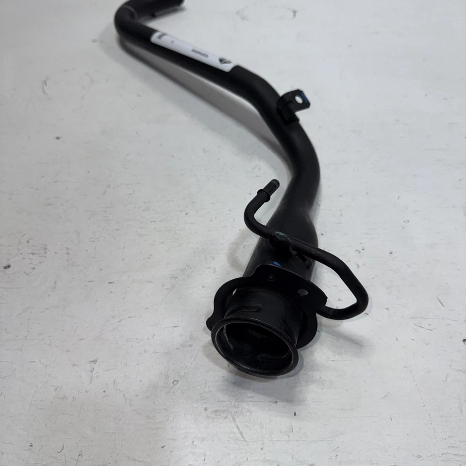 Ram ProMaster 1500, 2500, 3500 2014-2024 tubo de llenado de combustible - OEM Mopar 52029483AD Foto 4 de 4