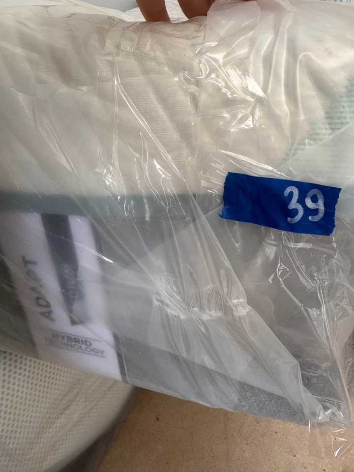 Colchón Tempur-pedic Adapt Medium Hybrid Tech Twin XL 80" ex-pantalla. Foto 3 de 4