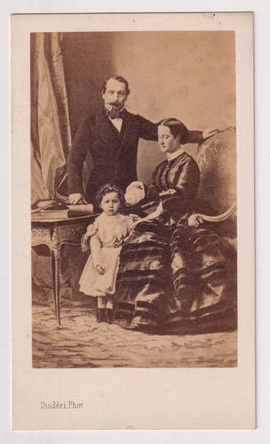 Le Panorama du siècle : la famille impériale entourée de nombreuses
