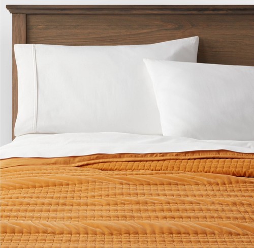 🏯 THRESHOLD Velvet Quilt Dark Gold -KING LOFTY 🆕AS SHOWN - Picture 2 of 9