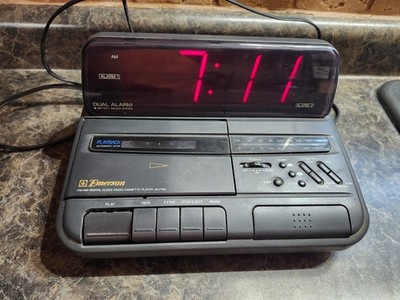 Emerson AK2786 FM/AM Digital Clock Radio Audio Cassette Tape Player Alarm