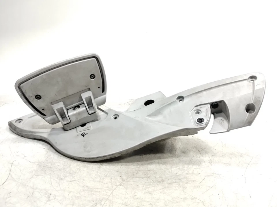 Soporte de montaje de clavija de pie derecho Can-Am Spyder RT 990 2011 705002834 Foto 2 de 4