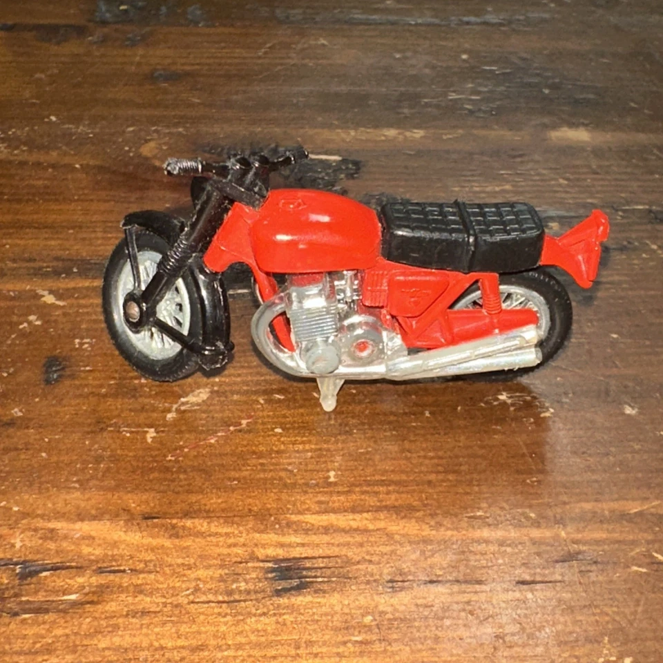 VTG LESNEY MATCHBOX 1974 HONDA HONDARORA MOTORCYCLE RED ENGLAND - Image 2 of 4