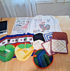 Lot Vintage Kitchen Hot Pads, Pothoders, Placemats  Mixer Cover, Printed...