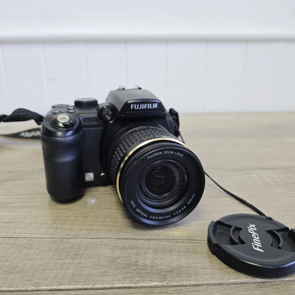 Fujifilm FinePix S9600 9.0MP Black Digital Bridge Camera With 2gb Card Working  - Image 2 of 4