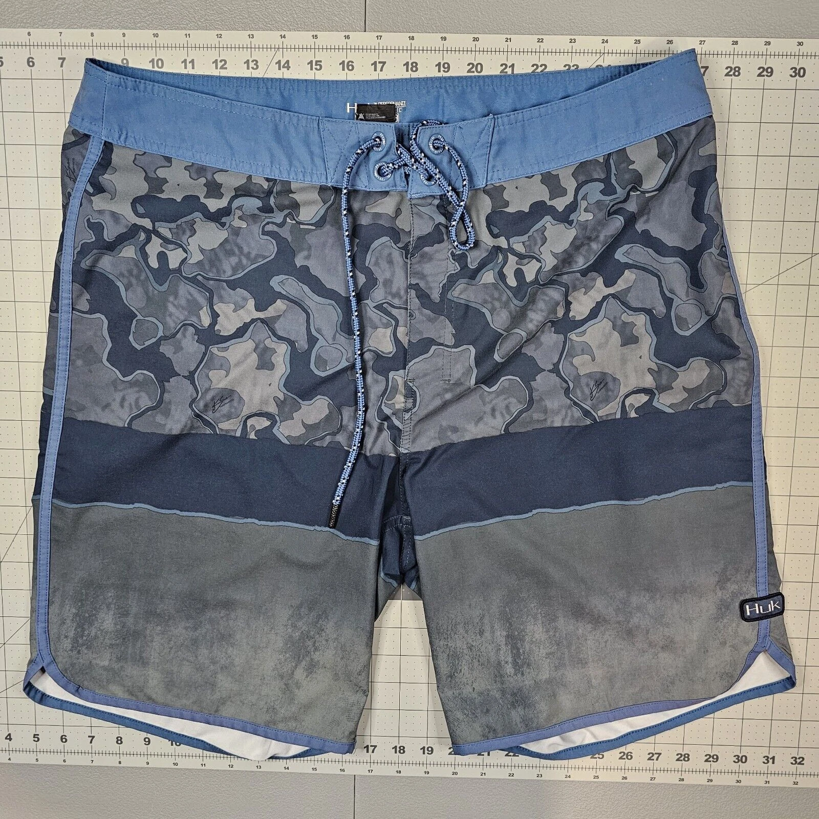 Huk Fishing Shorts Mens 38 Outdoors Performance Fabrics Board Swim Surfing Beach